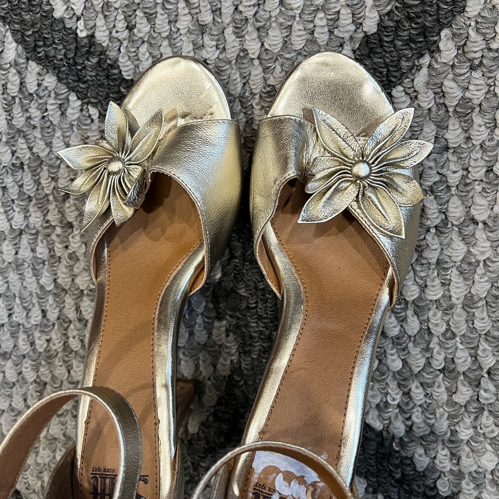 Sofft wedge heel sandal size 9 - Picture 2 of 5